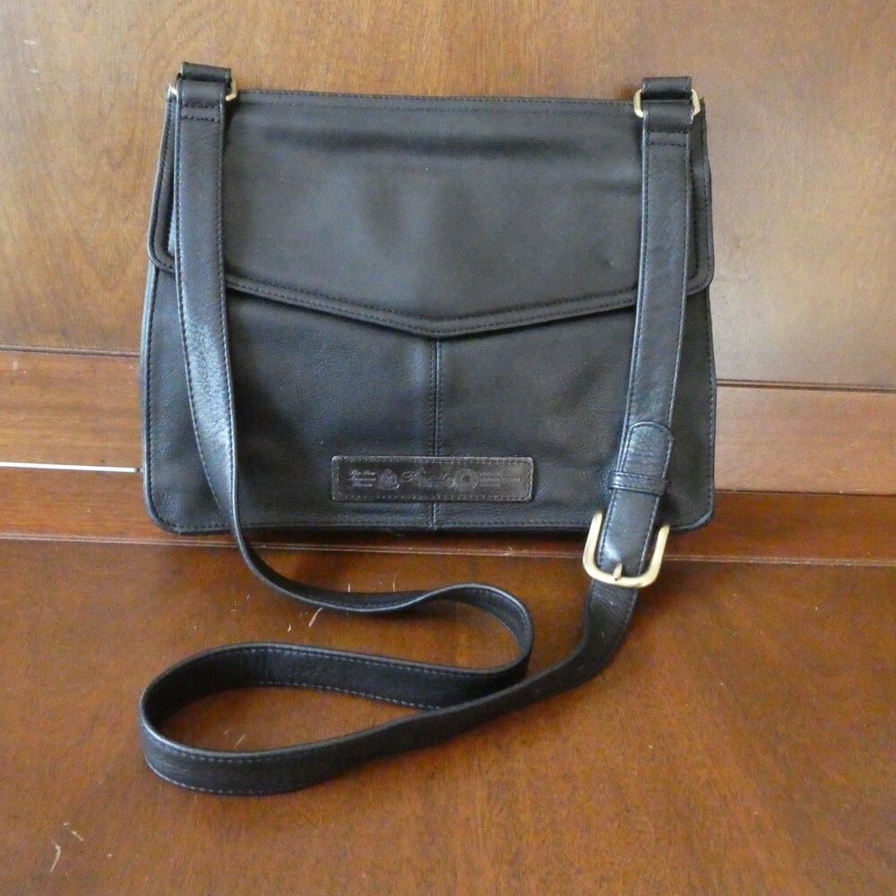 Vintage Fossil 75082 Black Leather Crossbody Bag Flap Messenger W/ Key Charm